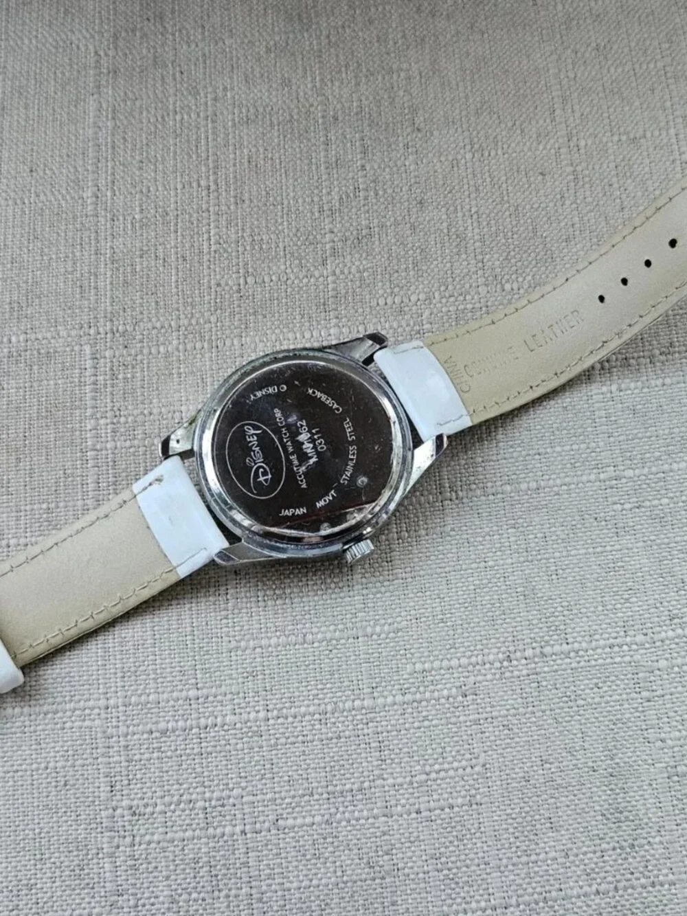Disney Minnie Mouse Wrsitwatch White Strap Crystals Accent Bezel Analog Watch
